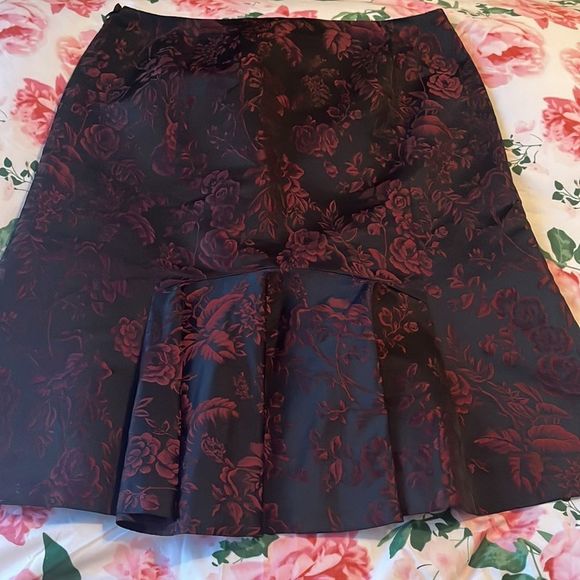 Red black floral rose mermaid Ann Taylor Petites skirt 12 - Picture 5 of 7